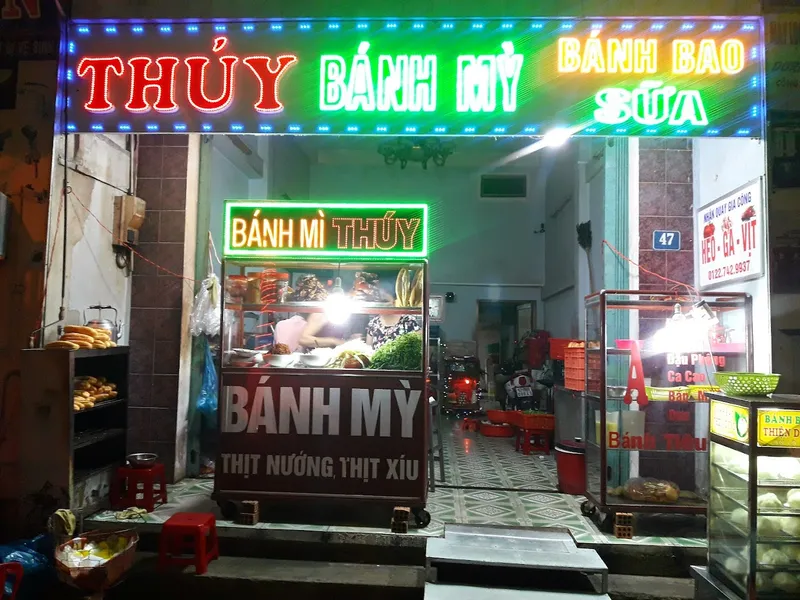 Bánh Mì Thúy
