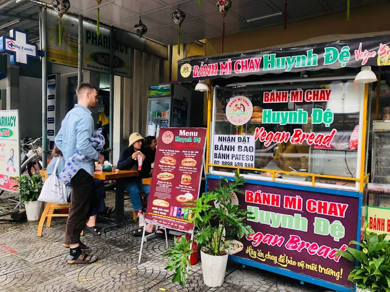Lò Bánh Mì Chay Huynh Đệ - Vegetarian Bakery