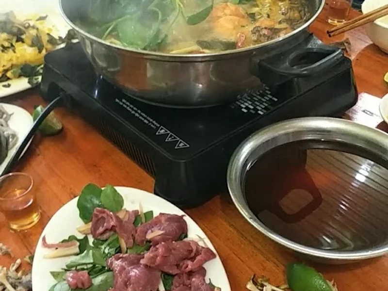 Lương Bò Quán (Lẩu Ếch Bát Xát)