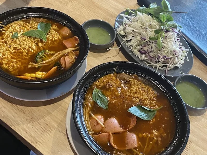 MÌ CAY NAGA TÂN ĐỊNH