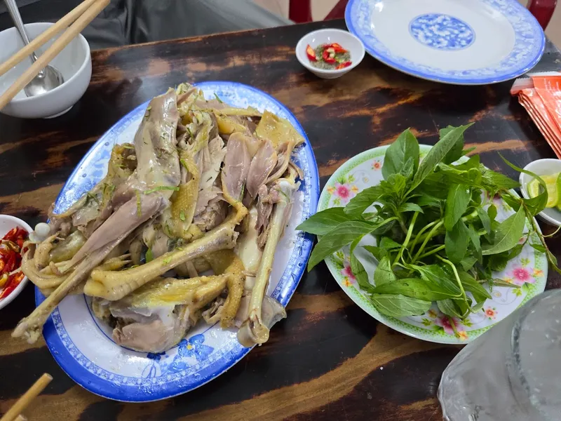 GÀ HẤP LÁ CHANH