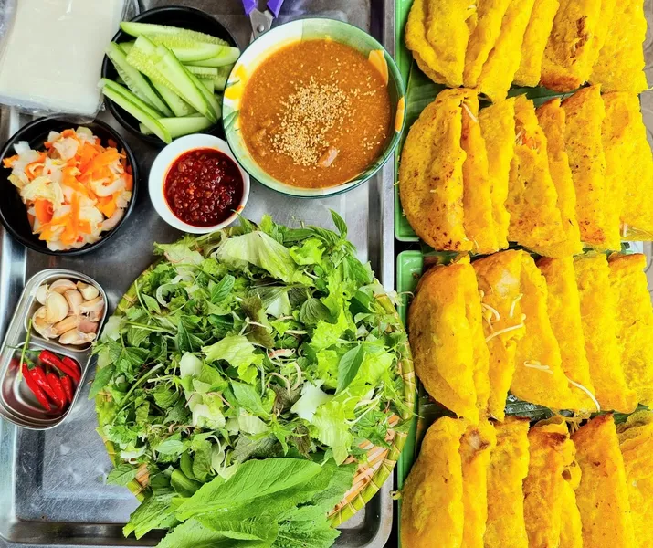 ĐẶC SẢN HỘI AN, QUẢNG NAM. Bánh xèo, thịt heo cuốn bánh tráng, thịt nướng