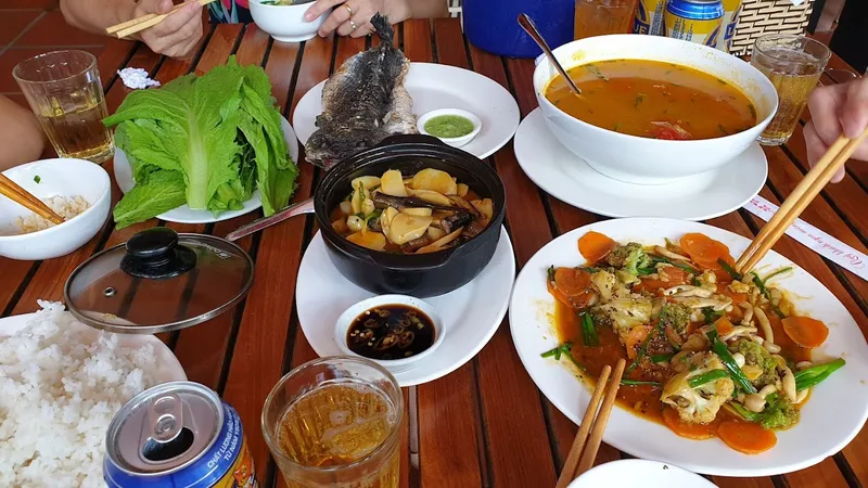 Quán ăn Hoài Linh