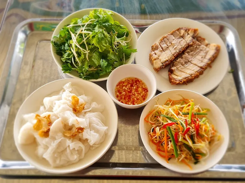QUÁN ĂN TÂN SỬU - SỐ 1 HỘI AN (bánh ướt heo quay Tân Sửu)