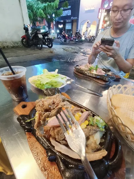 Bò né Beefsteak