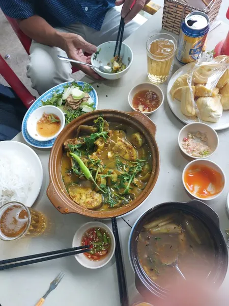 Quán nhậu bờ sông