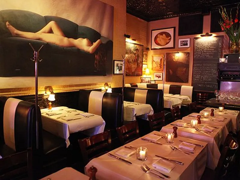 Dining ambiance of restaurant Raoul's 1