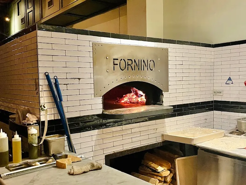 Dining ambiance of restaurant Fornino 1