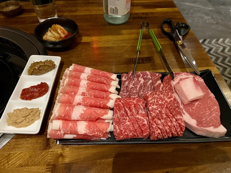 Dining ambiance of restaurant Yoon Haeundae Galbi 1