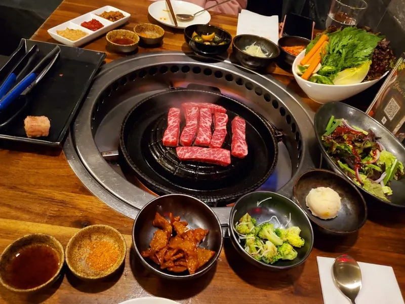 Dining ambiance of restaurant Yoon Haeundae Galbi 3