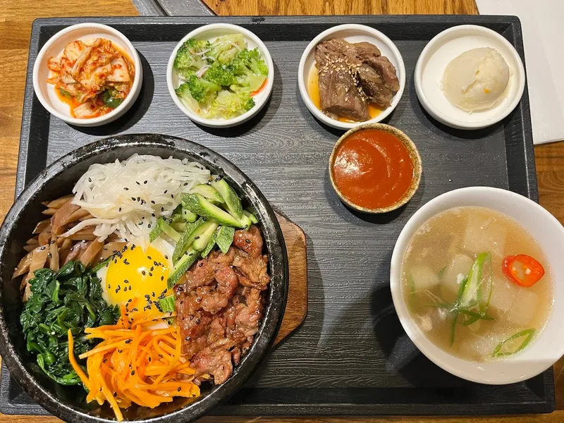 Dining ambiance of restaurant Yoon Haeundae Galbi 4