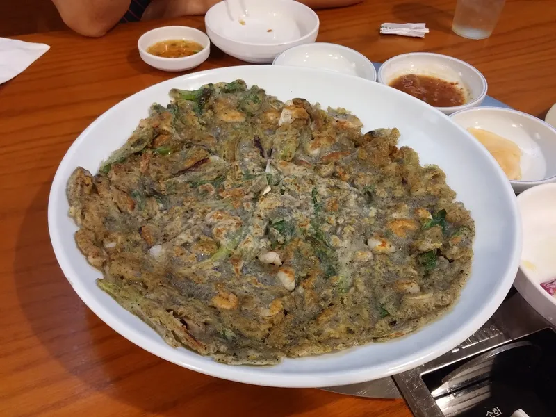 Dining ambiance of restaurant Kum Sung BBQ 3
