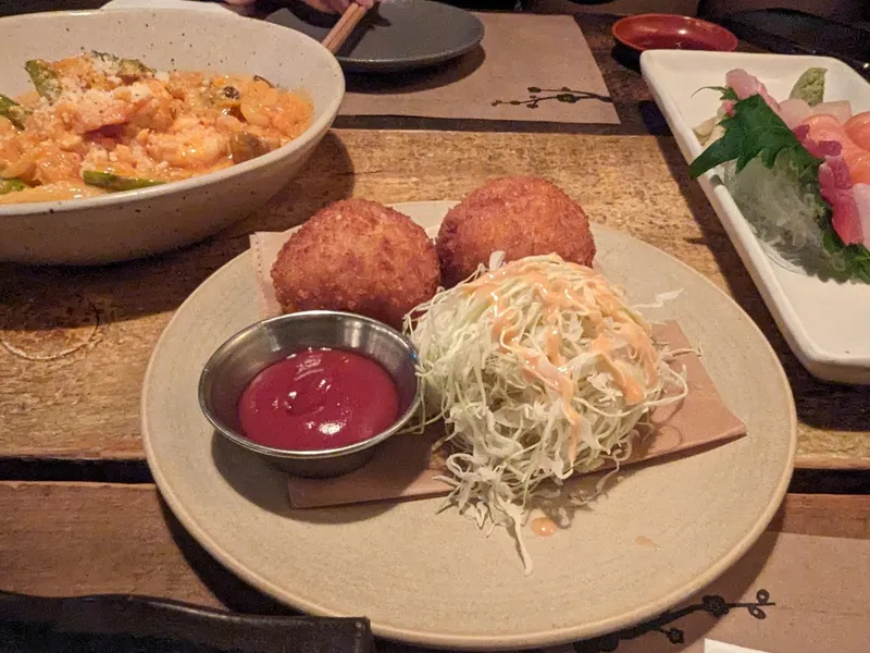 Dining ambiance of restaurant Izakaya MEW 3