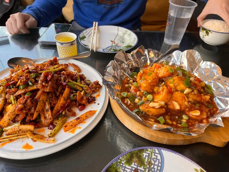 Dining ambiance of restaurant 大喜川菜馆 DAXI Sichuan cuisine 3
