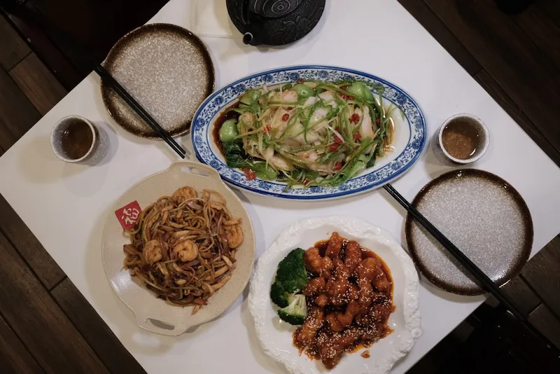 Dining ambiance of restaurant Oohu Szechuan & Canton Cuisines 兀湖川菜馆 中餐 点心 纽约必吃 2
