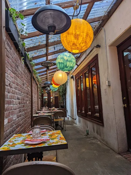 Dining ambiance of restaurant MáLà Project 3