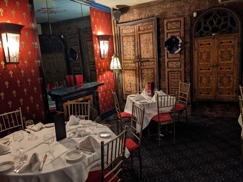 Dining ambiance of restaurant Chez Josephine 2