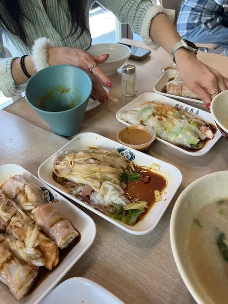 Dining ambiance of restaurant Yin Ji Chang Fen 2