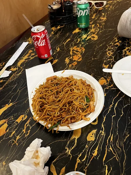 Dining ambiance of restaurant Mei Lai Wah | Wonton Noodle Garden 2