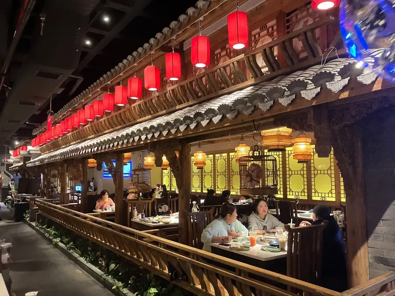 Dining ambiance of restaurant Flushing Xiang Hotpot & BBQ - 法拉盛香天下 火锅 烤肉 3