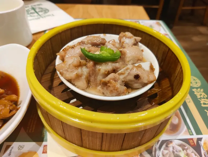Dining ambiance of restaurant Tim Ho Wan 1