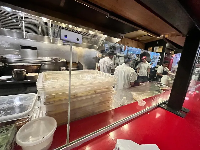 Dining ambiance of restaurant Very Fresh Noodles 4