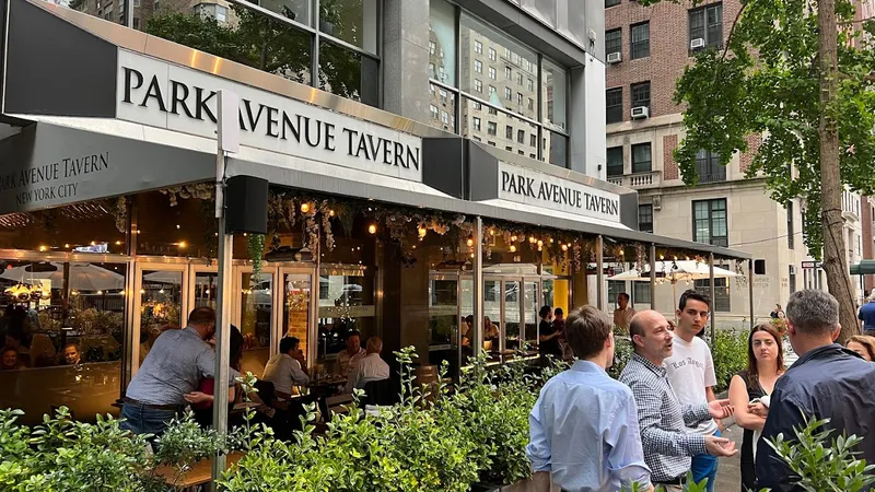 Dining ambiance of restaurant Park Avenue Tavern 1