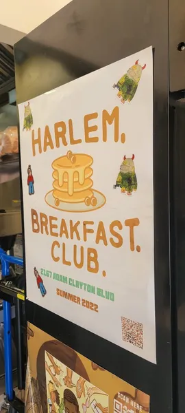 Dining ambiance of restaurant Harlem Breakfast Club 4