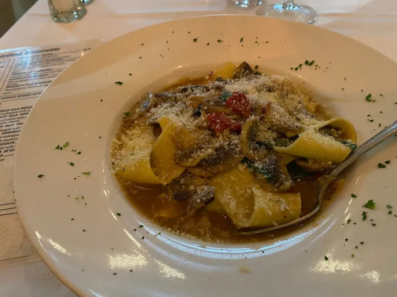 Dining ambiance of restaurant Italianissimo 1
