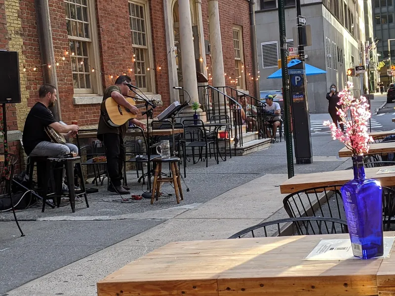 Dining ambiance of restaurant Fraunces Tavern 2