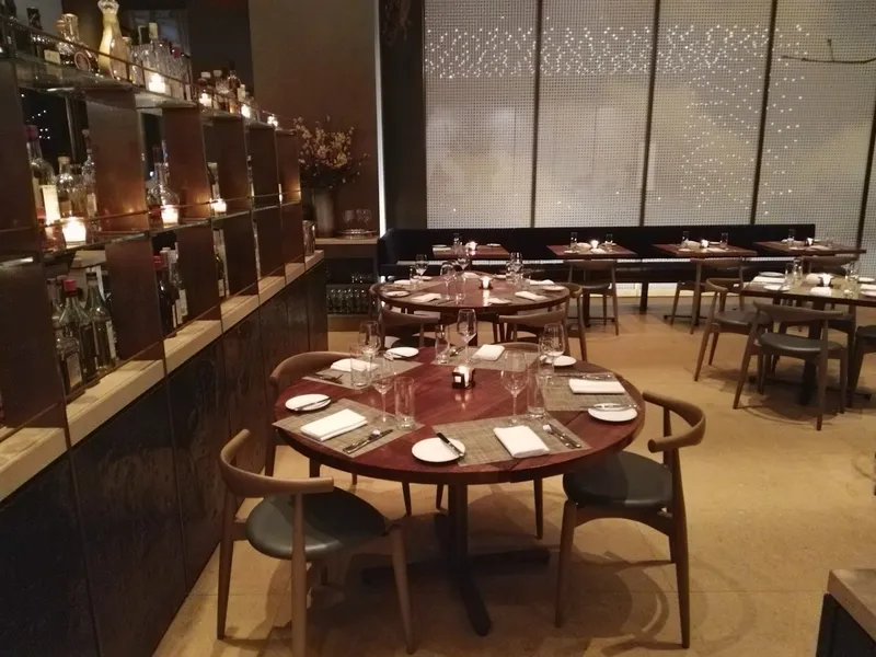 Dining ambiance of restaurant Riverpark 5