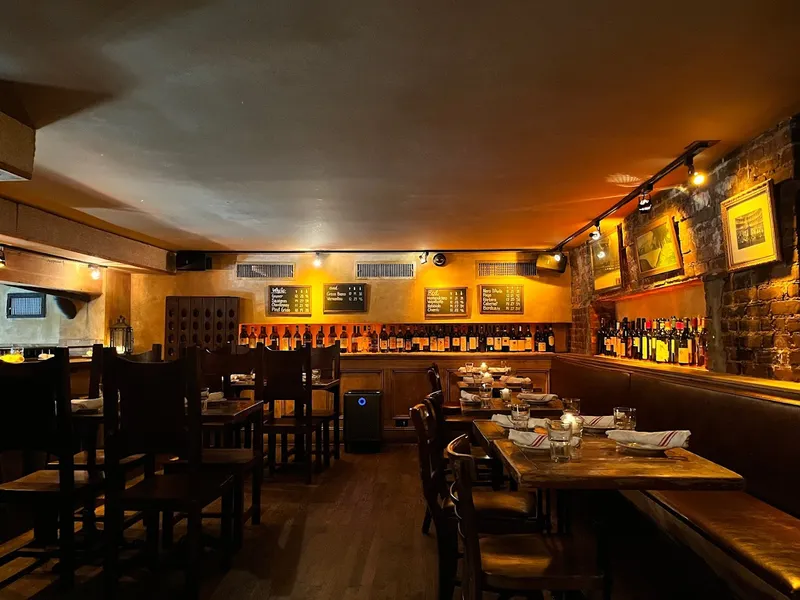 Dining ambiance of restaurant Osteria Cotta 3