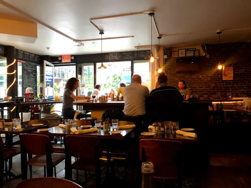 Dining ambiance of restaurant Les Enfants de Bohème 3