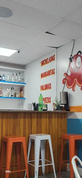 Dining ambiance of restaurant Mariscos El Submarino 2