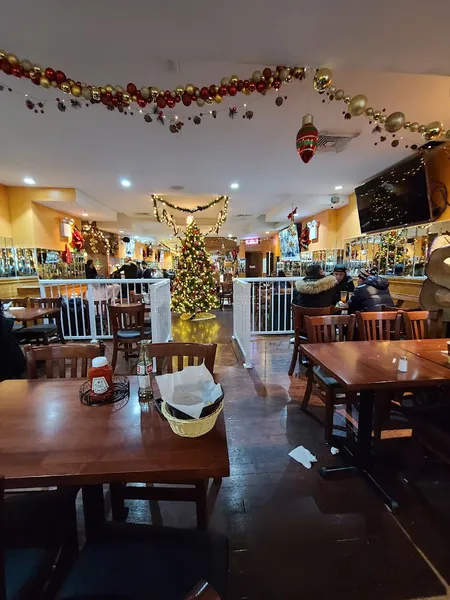 Dining ambiance of restaurant Taqueria Coatzingo 4