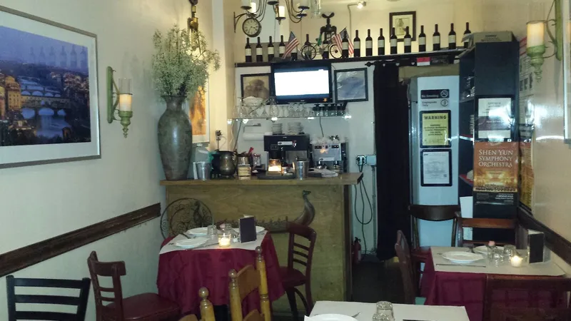 Dining ambiance of restaurant Piccola Strada 1