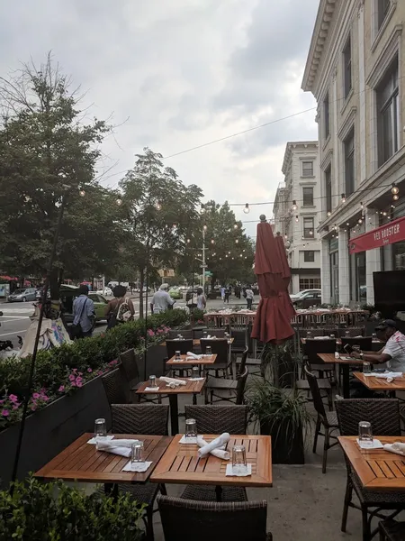 Dining ambiance of restaurant Red Rooster Harlem 2