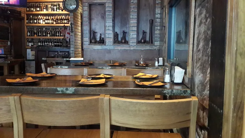 Dining ambiance of restaurant Toné Café 3