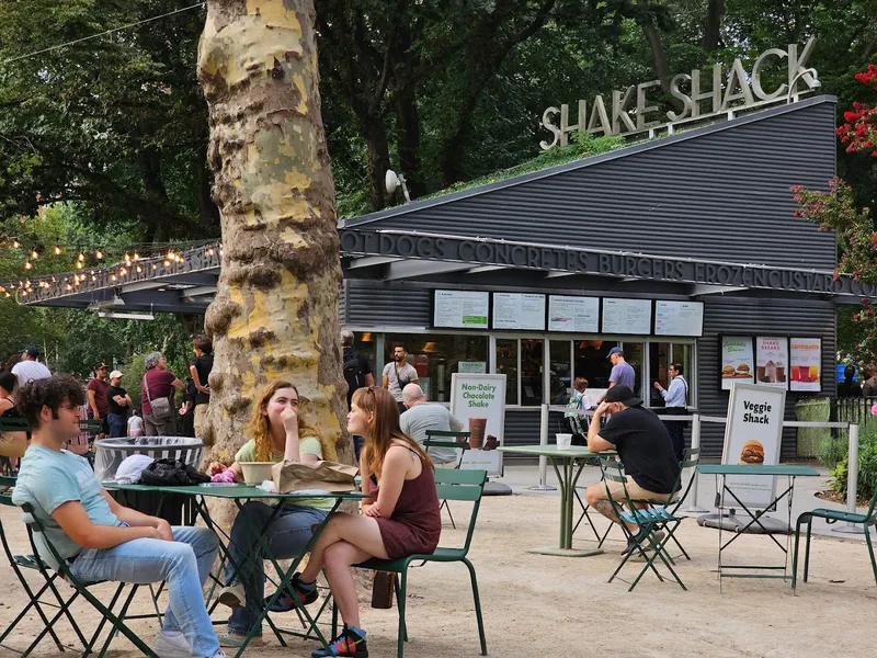 Dining ambiance of restaurant Shake Shack Madison Square Park 2