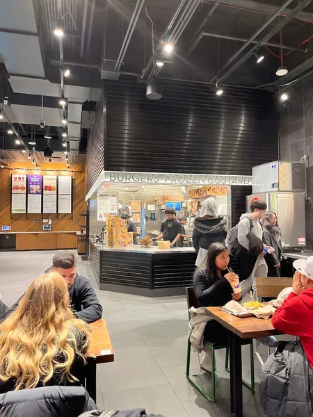 Dining ambiance of restaurant Shake Shack Madison Square Park 5