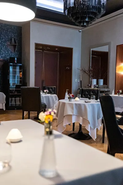 Dining ambiance of restaurant L'Appart 2