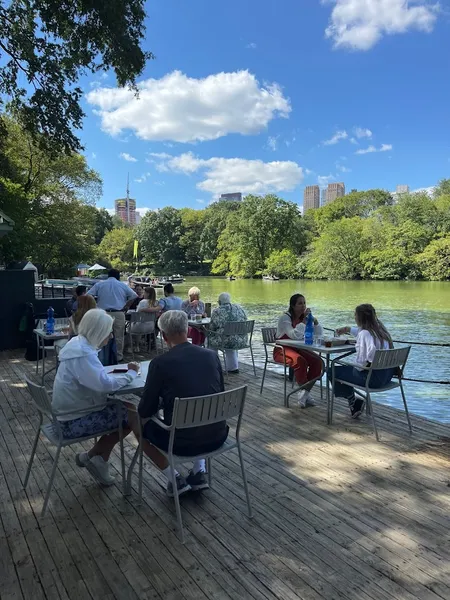 Dining ambiance of restaurant Loeb Boathouse 2