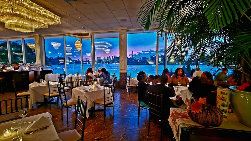 Dining ambiance of restaurant Giando on the Water 1