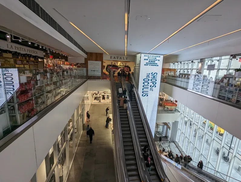 Dining ambiance of restaurant Eataly NYC Downtown 4