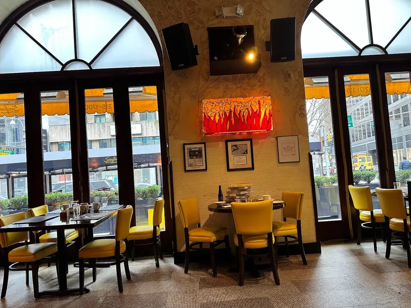 Dining ambiance of restaurant Serafina Italian Restaurant Broadway 2