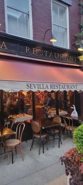 Dining ambiance of restaurant Sevilla 2