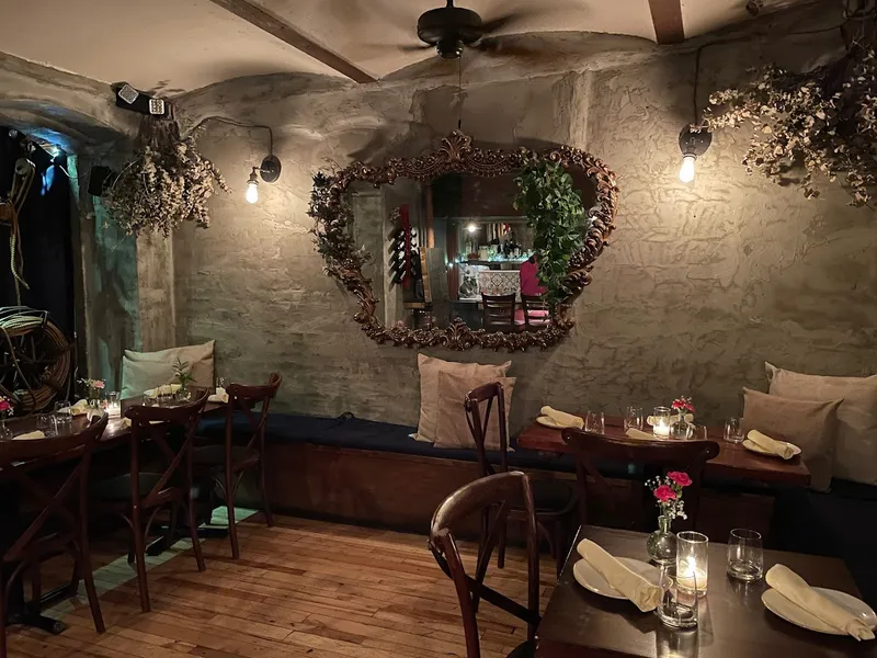 Dining ambiance of restaurant Osteria 57 1