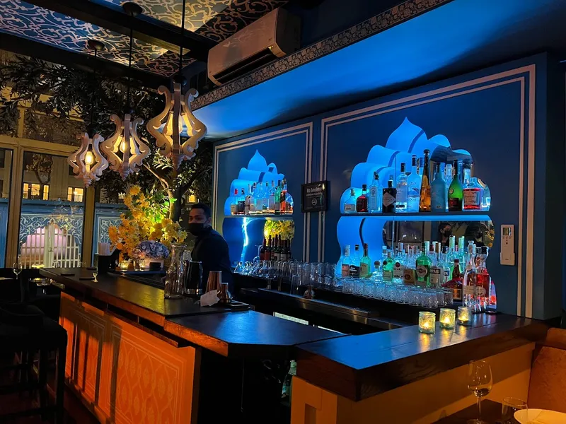 Dining ambiance of restaurant Baazi Nyc 3