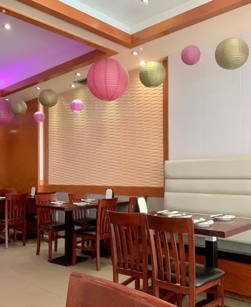 Dining ambiance of restaurant Cafe Evergreen 2