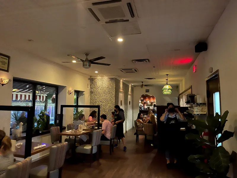 Dining ambiance of restaurant Jora 2